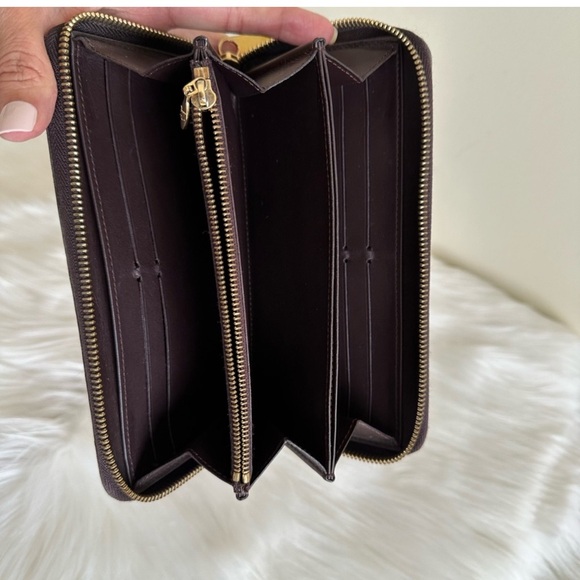 🔥🔥BUY NOW to win Louis Vuitton wallet OR Kate ♠️ bundle. (Value: $525) - Picture 8 of 17